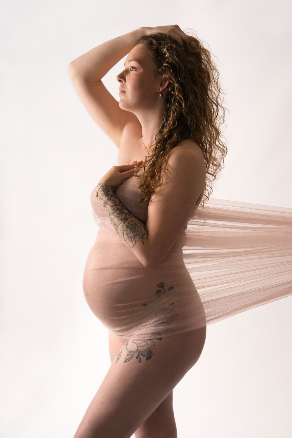 Unieke zwangerschap fotoshoot in de fotostudio of op locatie. Omgeving Eindhoven - 's-Hertogenbosch - Nijmegen.