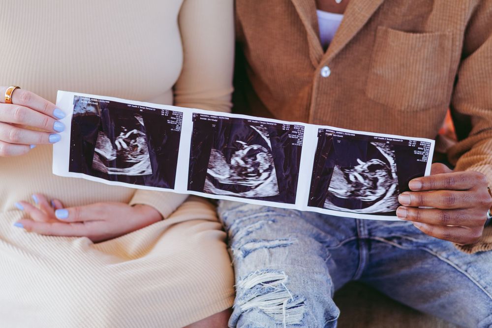 Pregnancy announcement session, outdoor, boho colors, neutral colors, ultrasound pictures.
