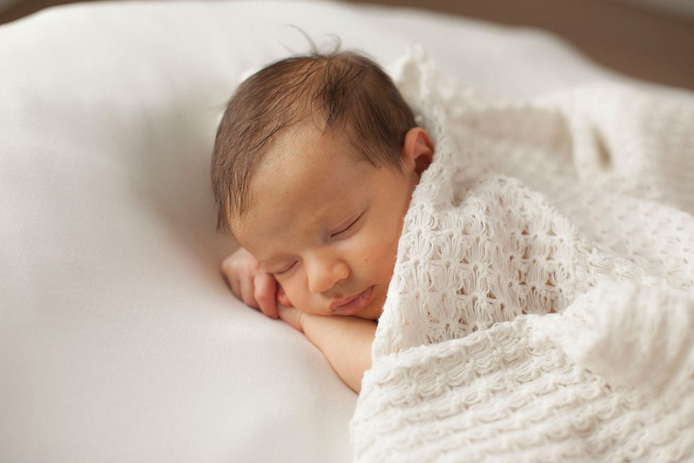 sessione sitter, bimba tre mesi dorme con copertina, bimba sul beanbag