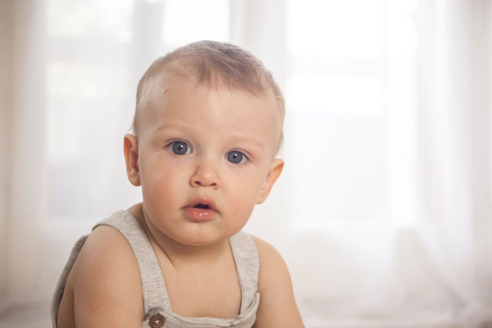 primo compleanno, bimbo di un anno, occhioni grandi