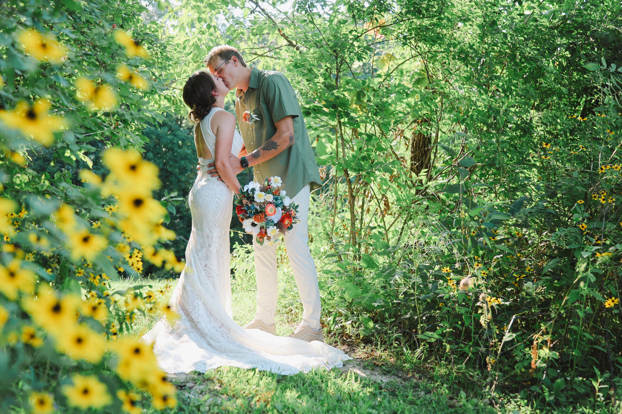 wedding photo first kiss