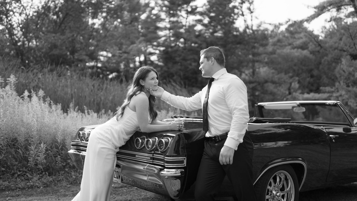 Photographe de fiançailles à Prévost, photos de couple naturelles et romantiques dans les Laurentides.