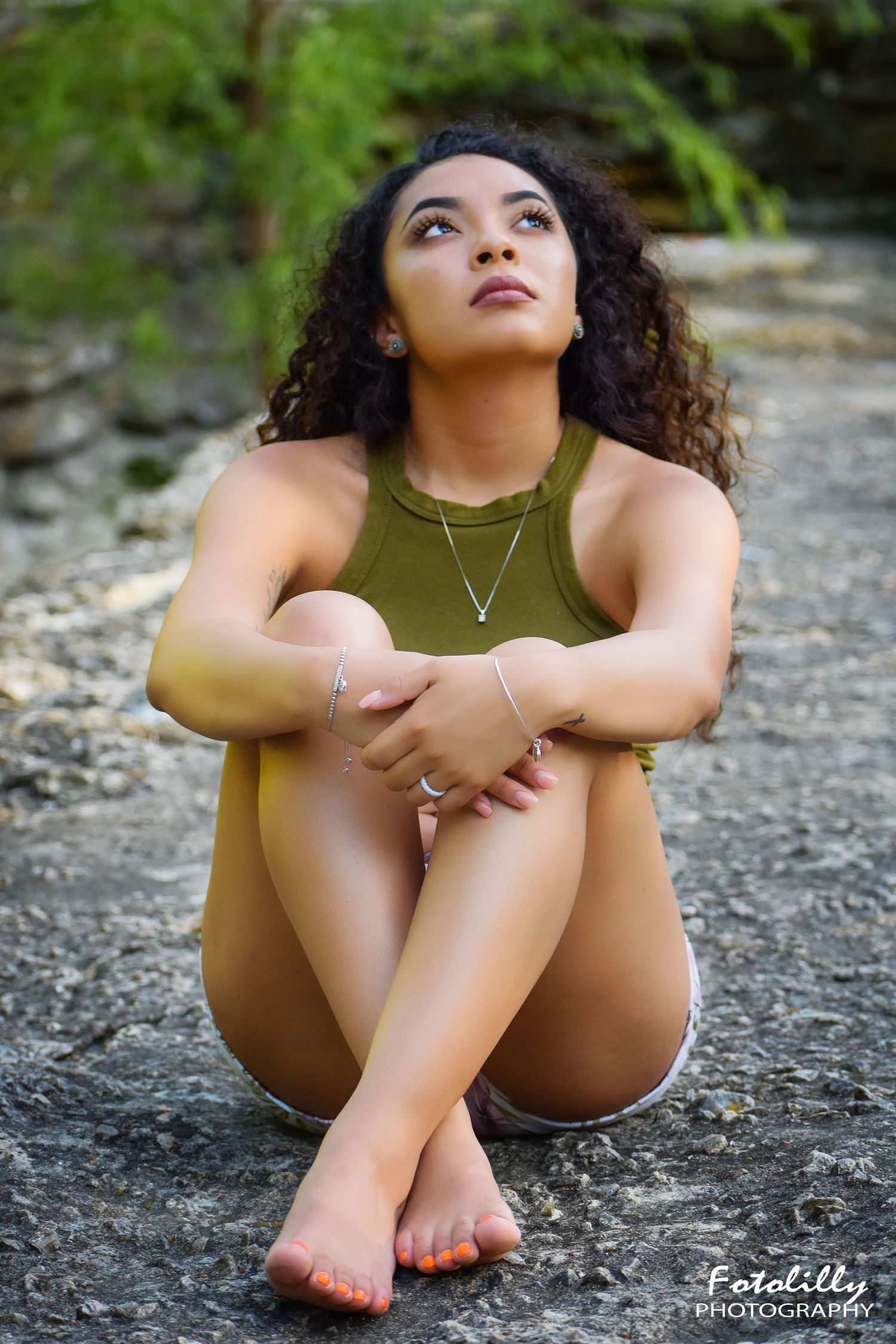 Arlington quince photography featuring beautiful outdoor portraits with romantic lighting, elegant posing, and colorful Texas landscapes