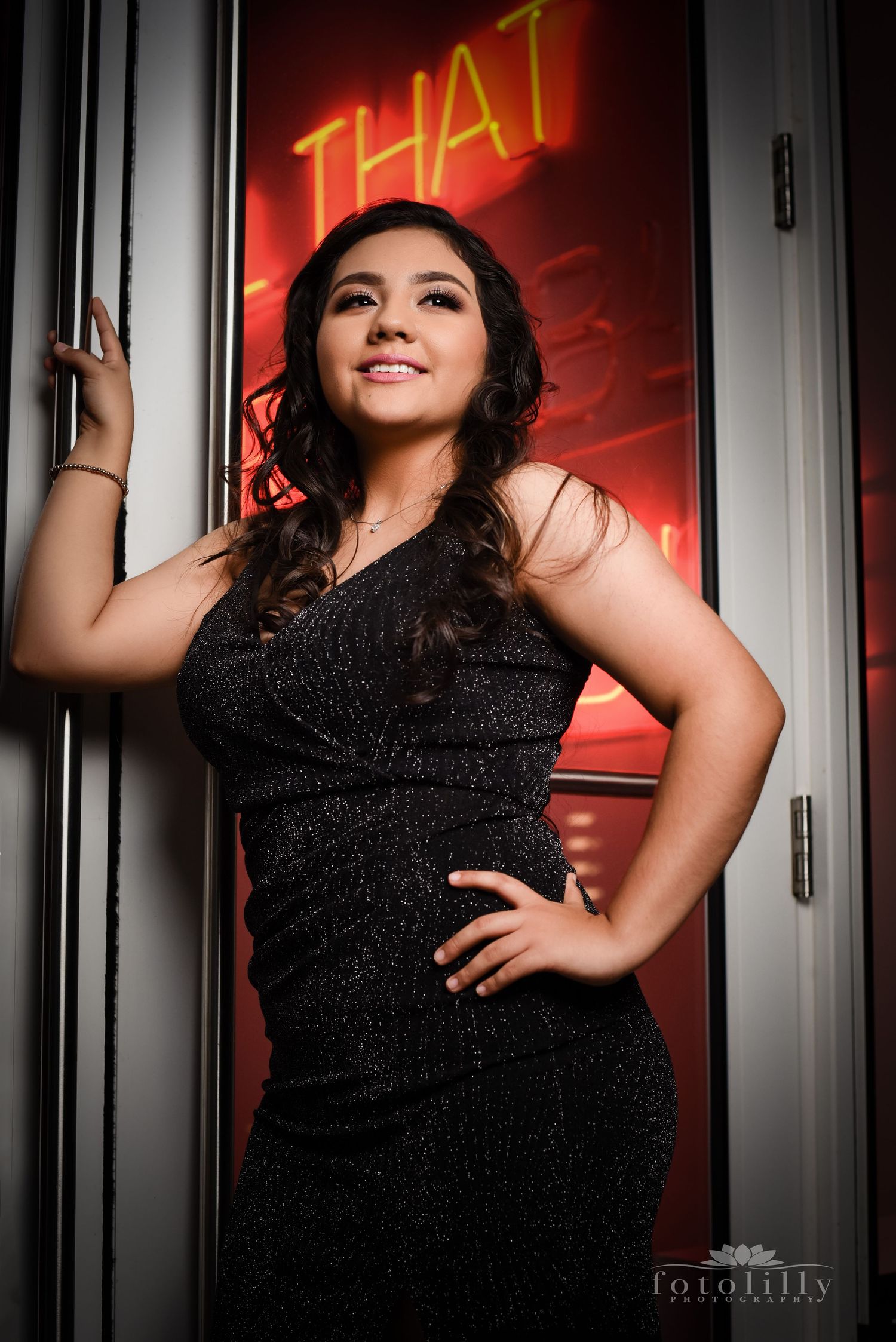 Grand Prairie quinceañera portraits at Rancho de las 4 Riatas with professional photography by Fotolilly Photography serving North Texas