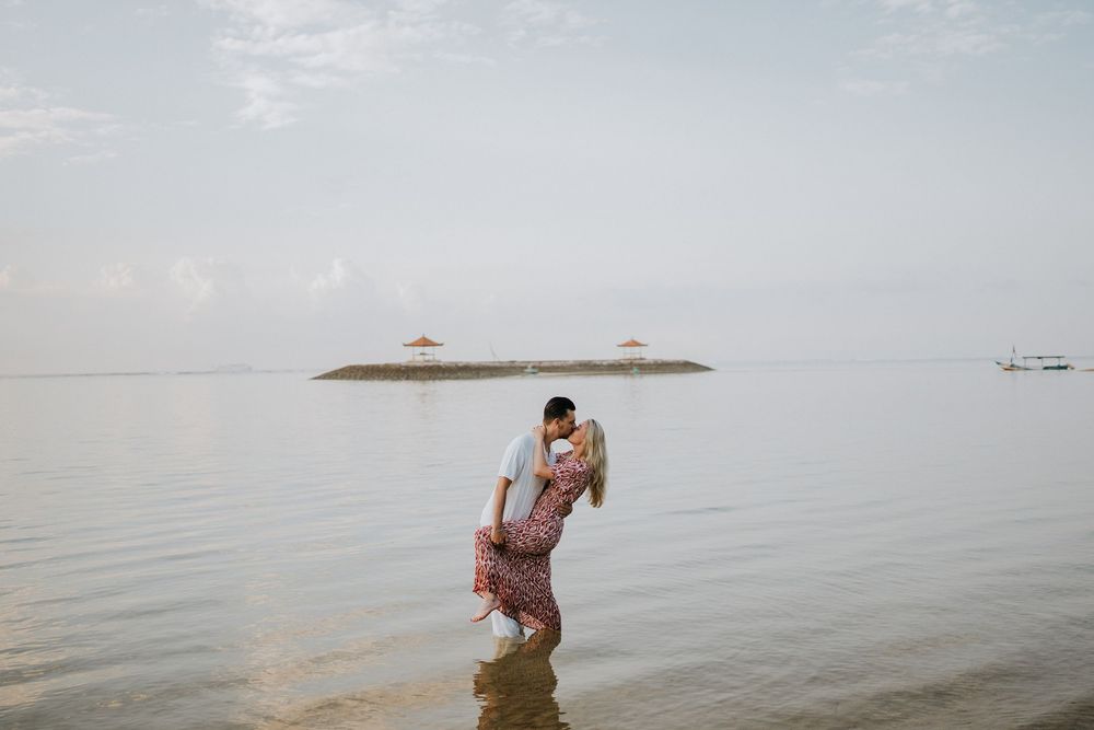 Natural couple photography at Karang Beach Sanur