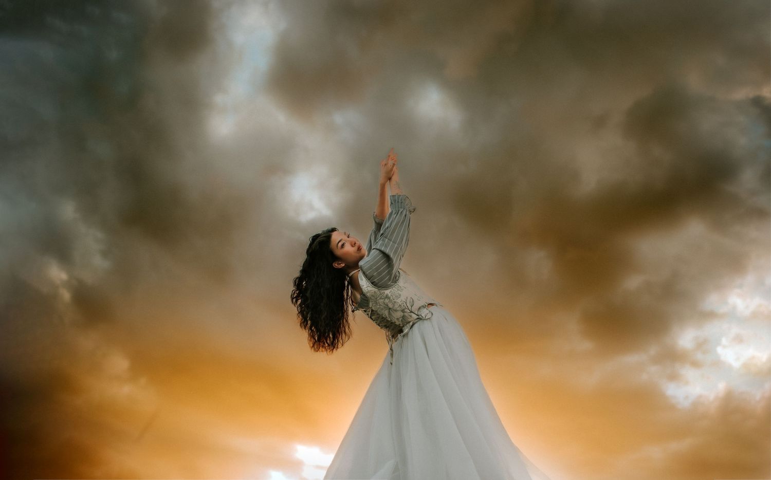 Birthday portrait of a woman with her arms up in the sky, clarksville Tennessee, Portrait photographer, Nashville