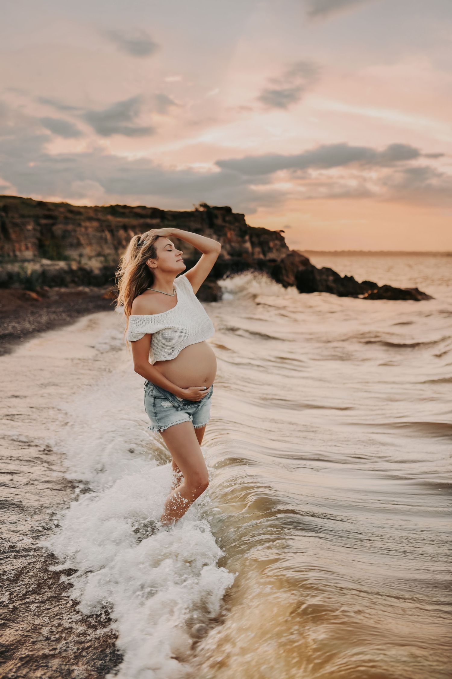 Lifestyle maternity photography near downtown Grapevine