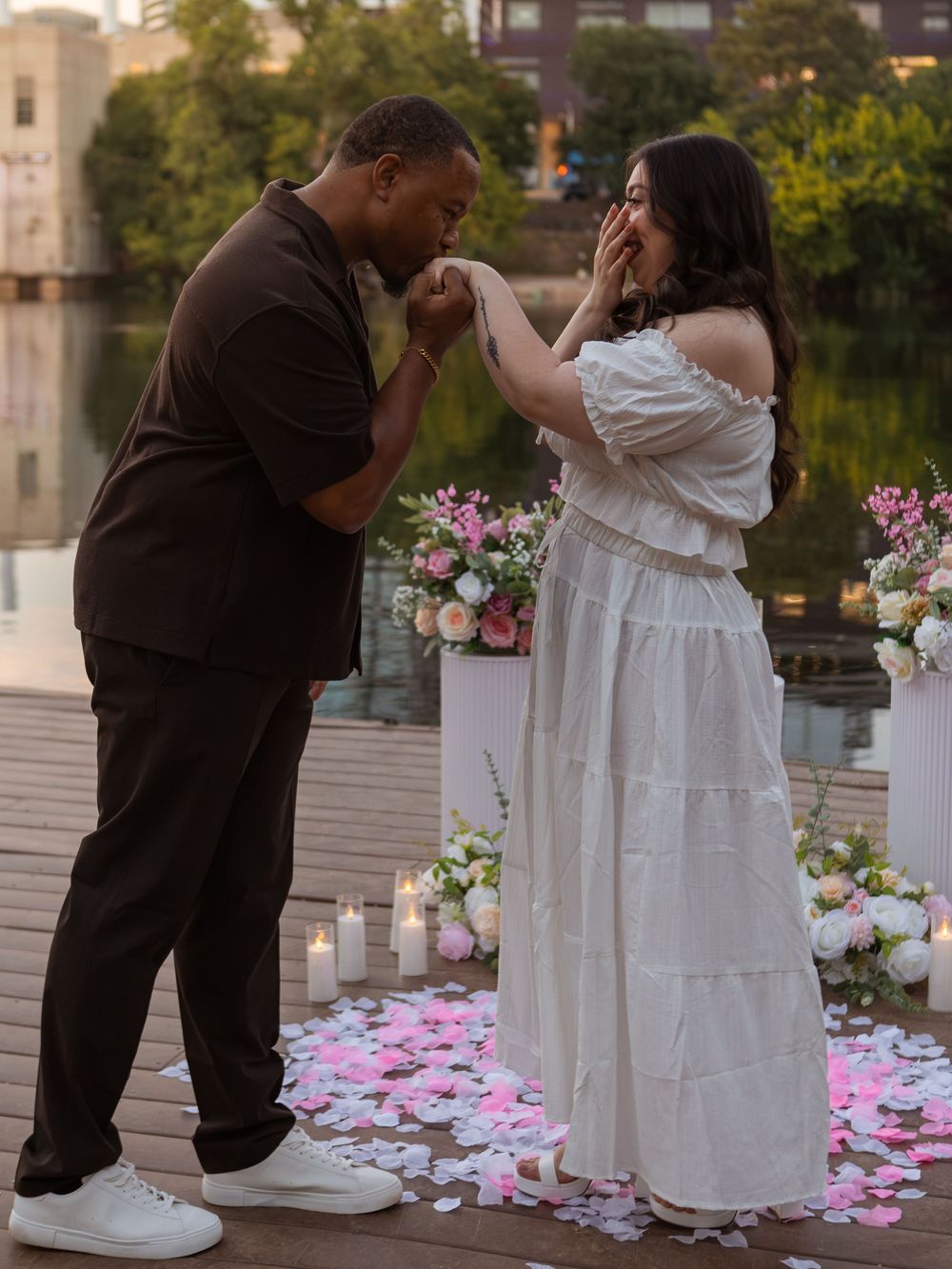 guy proposing to women at butler metro park.