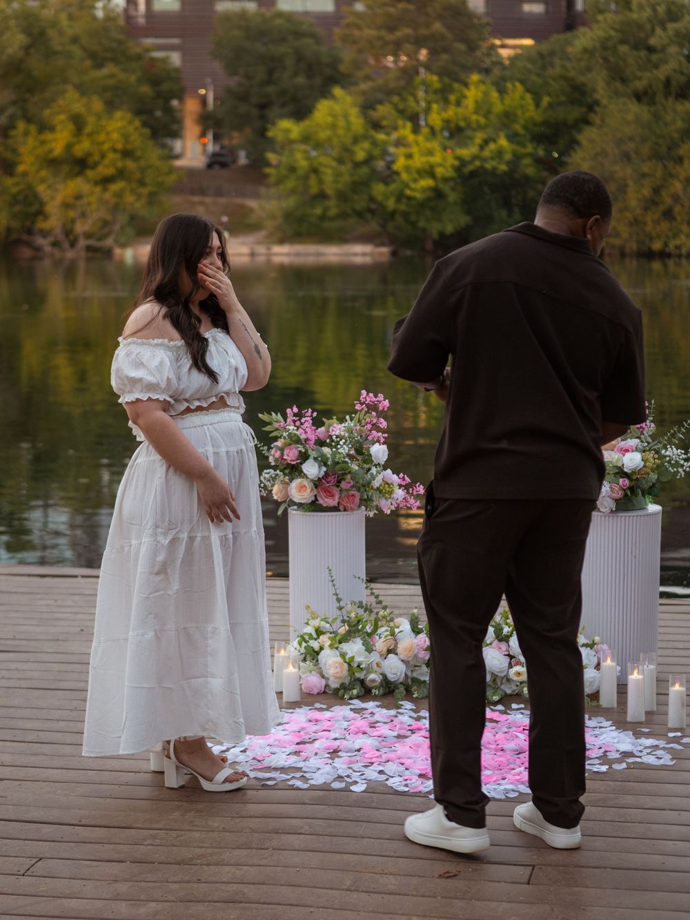 guy proposing to women at butler metro park.