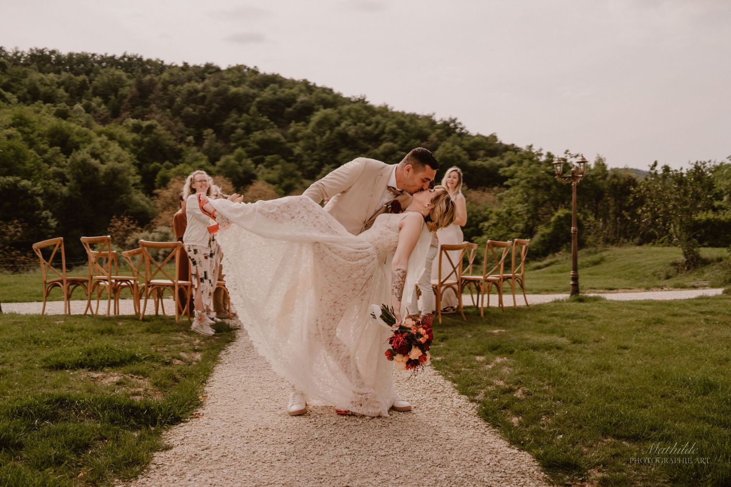 photographe mariage Drôme Isère Valence
reportage mariage
photo de mariage naturelle
séance photo couple mariage
photographe mariage luxe bo