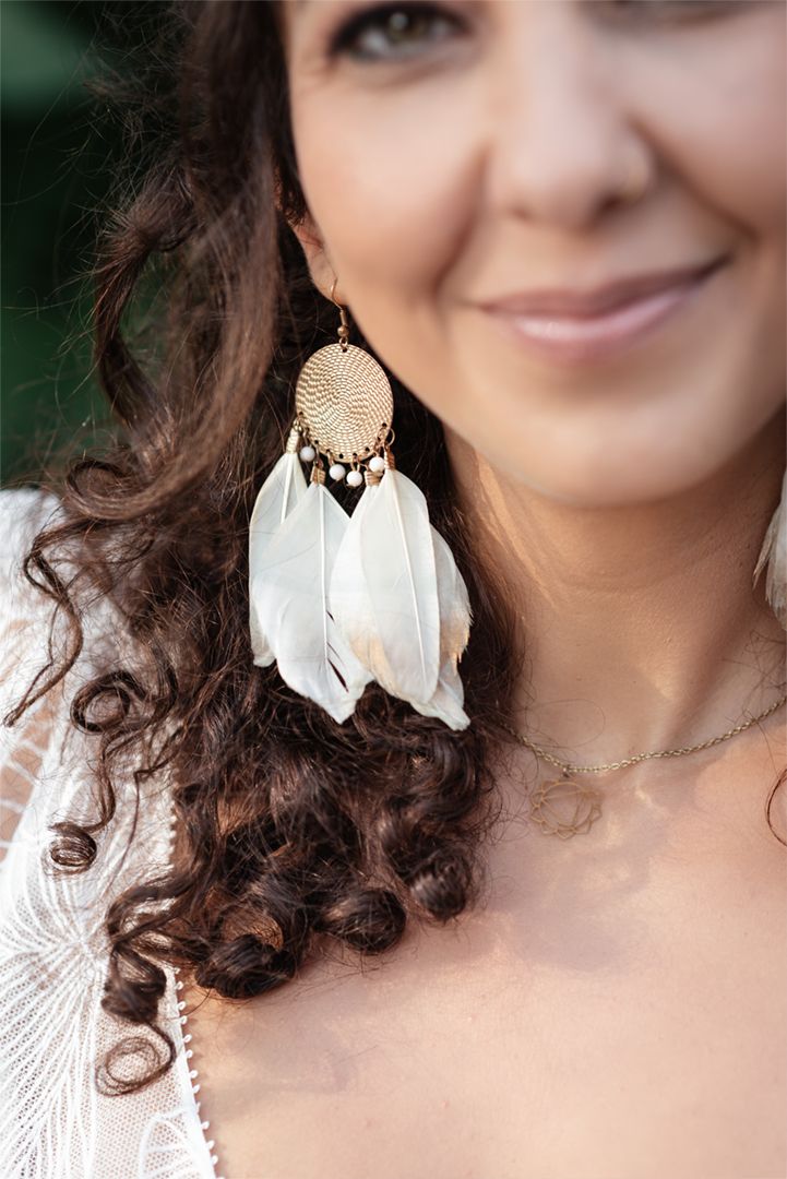 Hochzeitsportrait Braut mit Federohrringen, Dresden