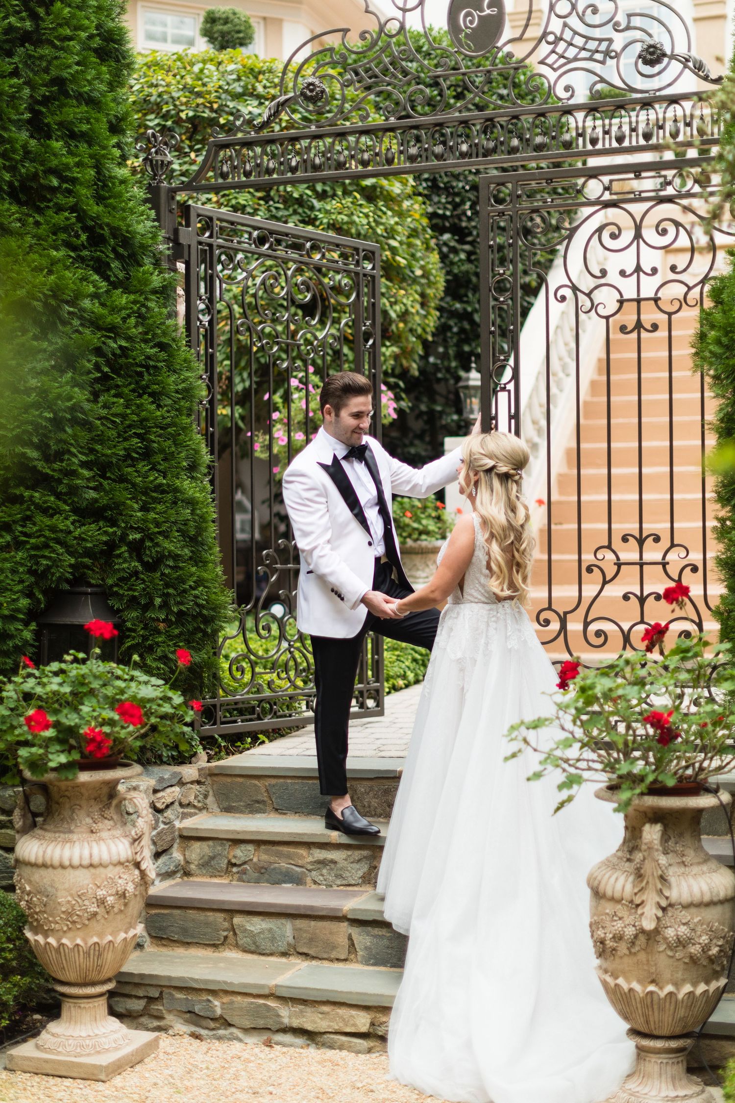 Ashley + Jarred | Zuccari Wedding | © Carly Arnwine Photography | PriscillaMBeauty | RSVP Catering | The Vow Boutique | Flowers at 38