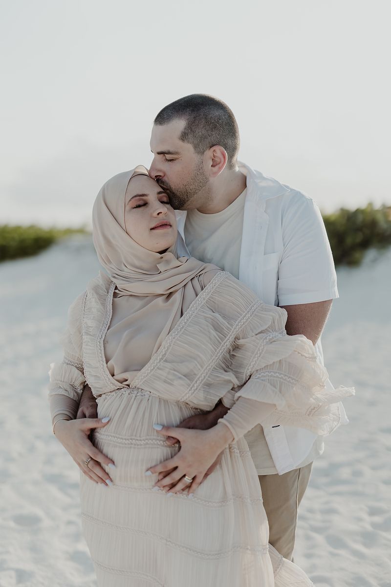 Elegant maternity session in Cancun Riviera Maya with baby bump.