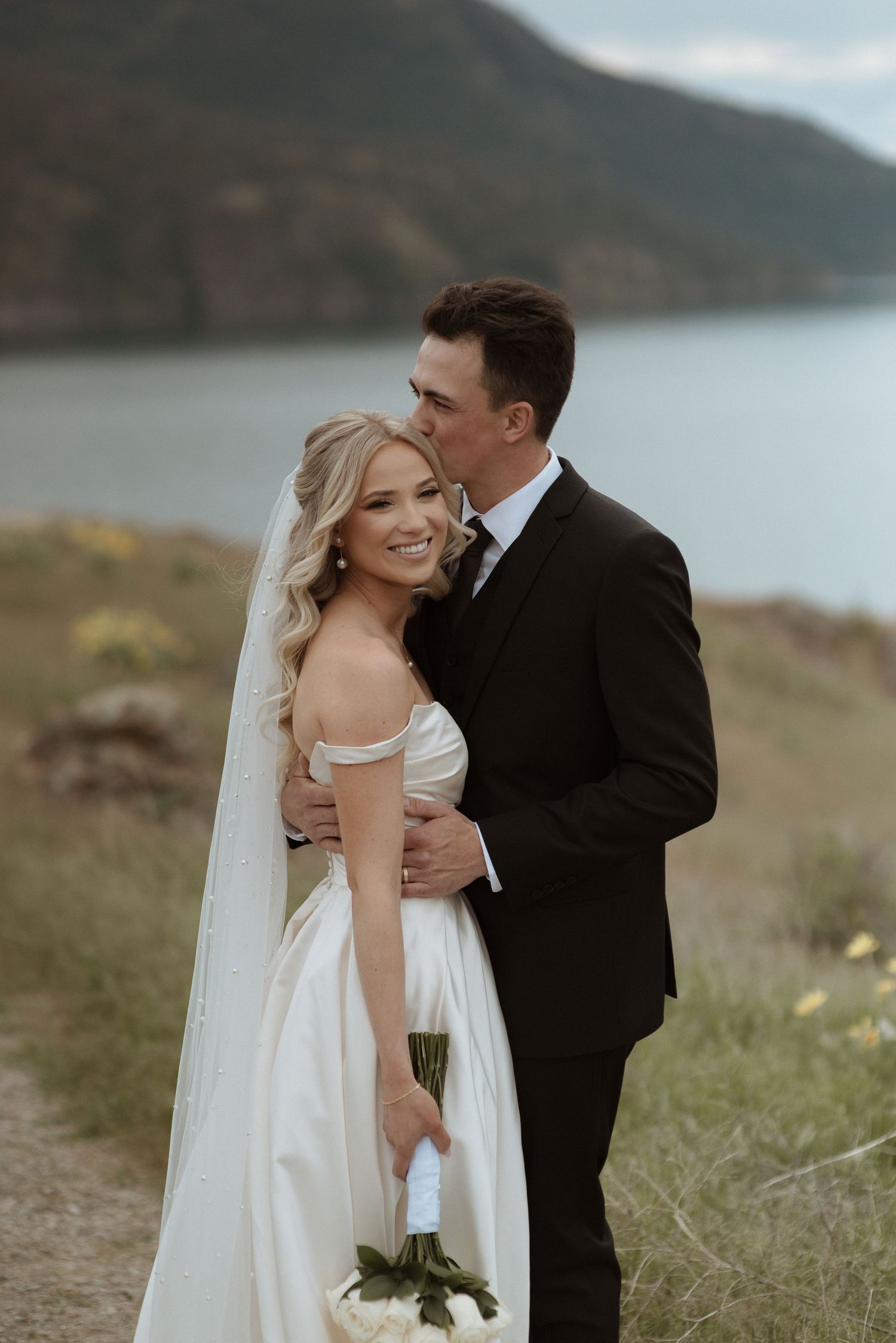 bride and groom in Lake Country, BC