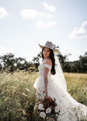 Bridal session in Fredickburg, TX. Western style photography. Natural light, wedding photography, candid moments, bridal photography.