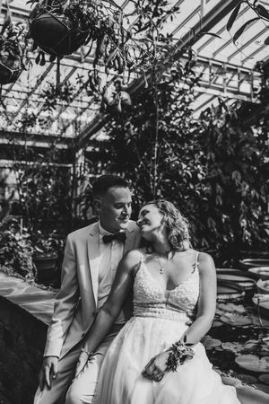 Romantisch huwelijksportret in de Plantentuin Meise, reportage door huwelijksfotograaf Bart Boodts uit Hemiksem.