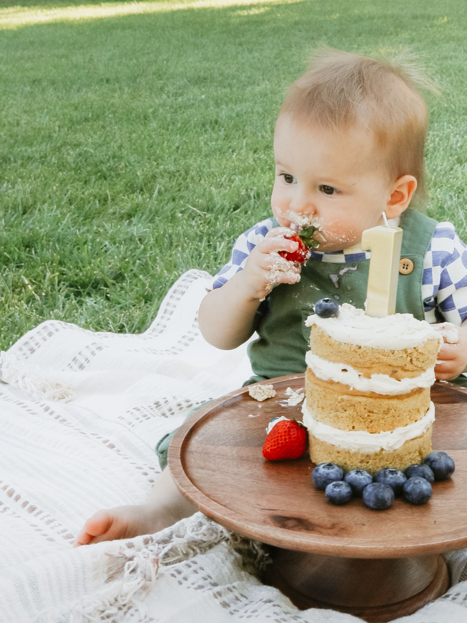 Bright, dreamy, timeless images capturing love, connection, tiny details, and the beautiful seasons of family life in Las Vegas.