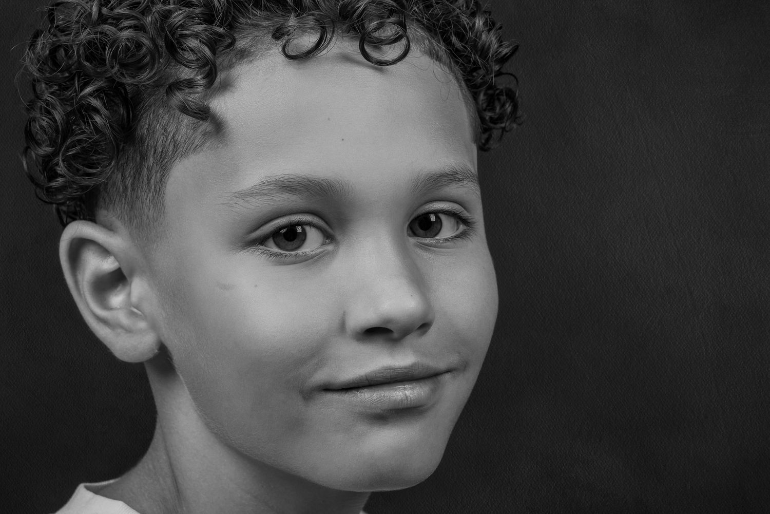 Intiem en authentiek portret met warme lichtval