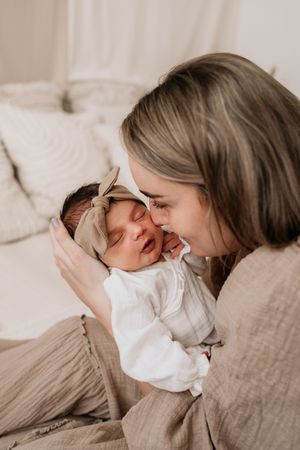 Lifestyle fotograaf Heerhugowaard voor newbornshoots en gezinnen.