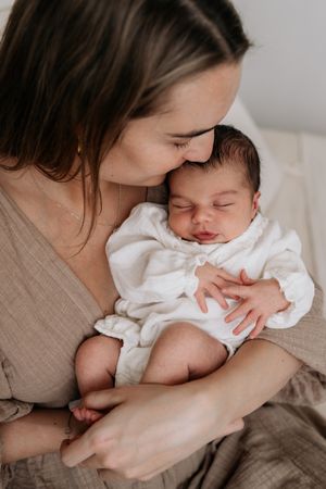 Lifestyle fotograaf Heerhugowaard voor newbornshoots en gezinnen.