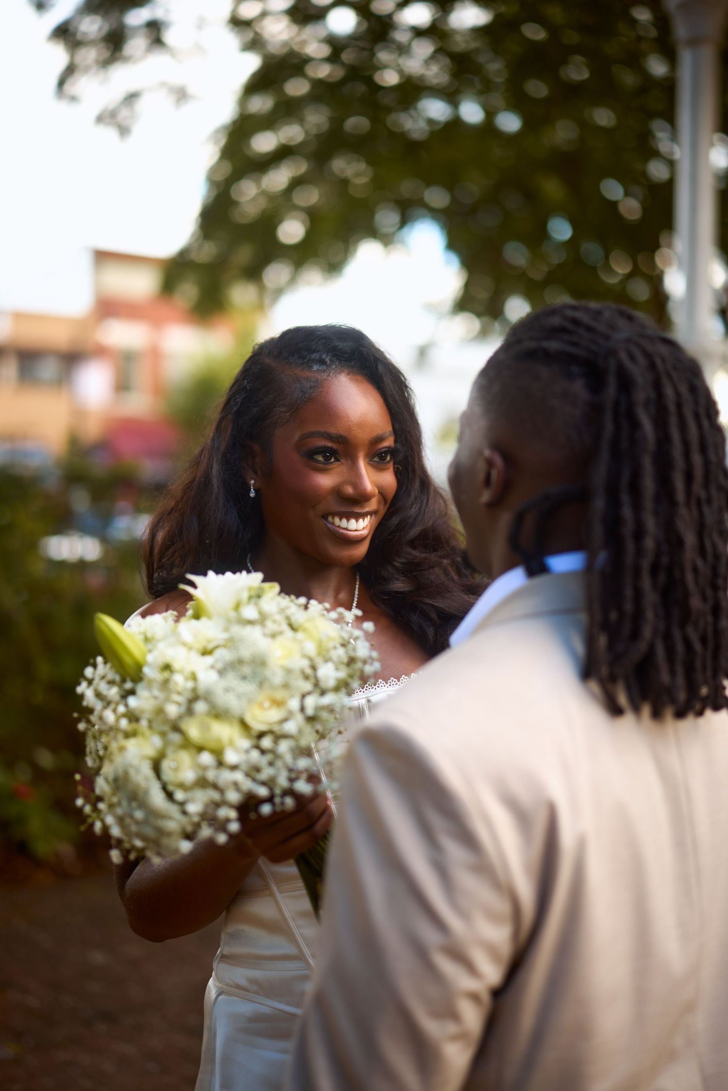 Side sequence of four wedding moments showing joyful reactions with a white floral bouquet against a blurred outdoor setting.