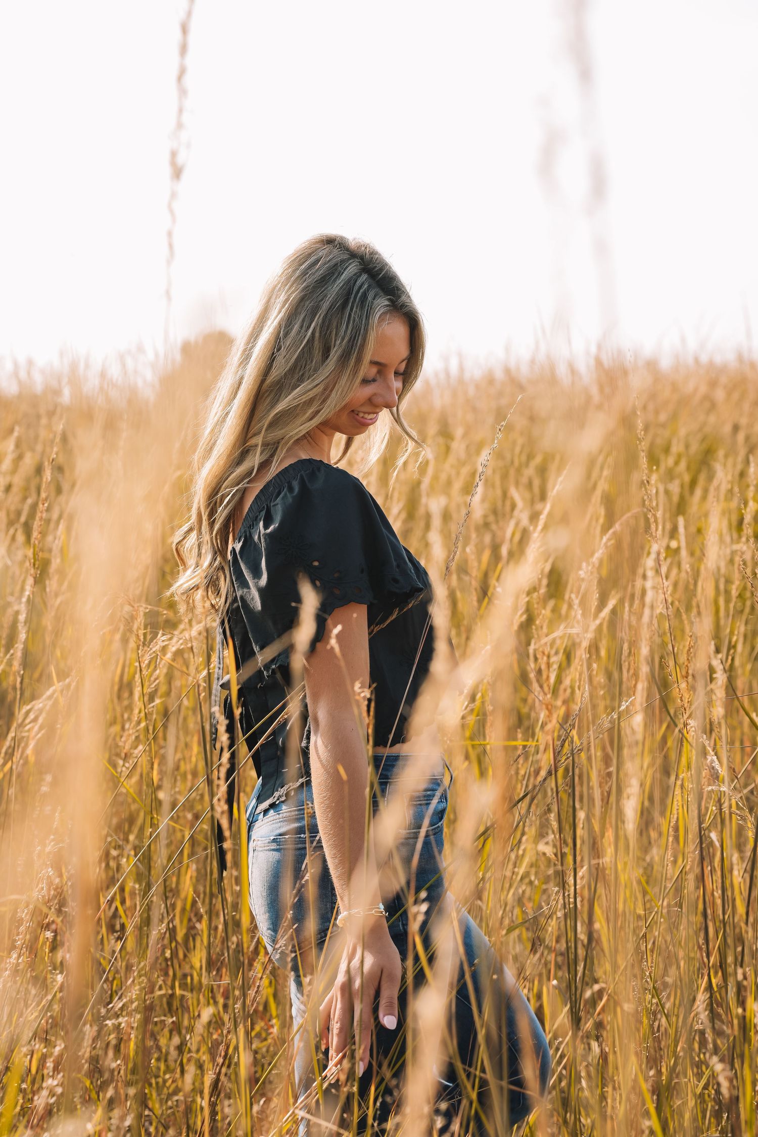 Graduation portrait session in the Manassas, Virginia - beautiful tall grass field | Senior photos by Alina Phillips Photography.