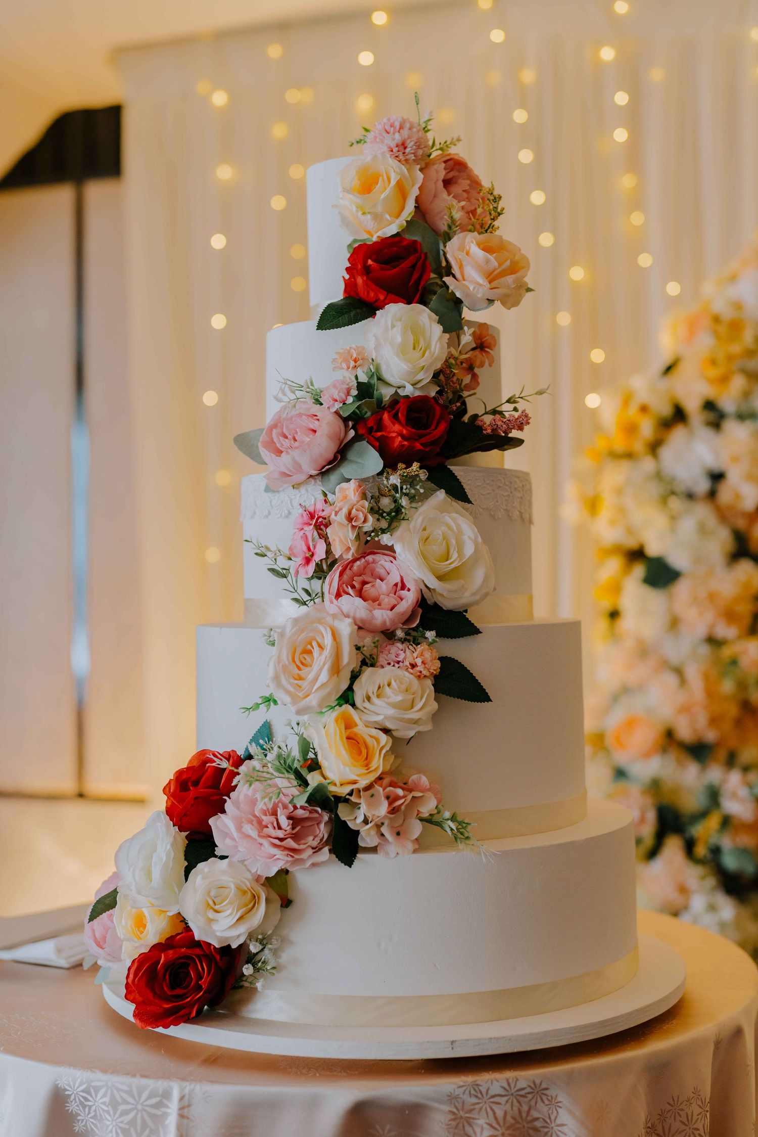wedding cake at voco orchard hotel singapore