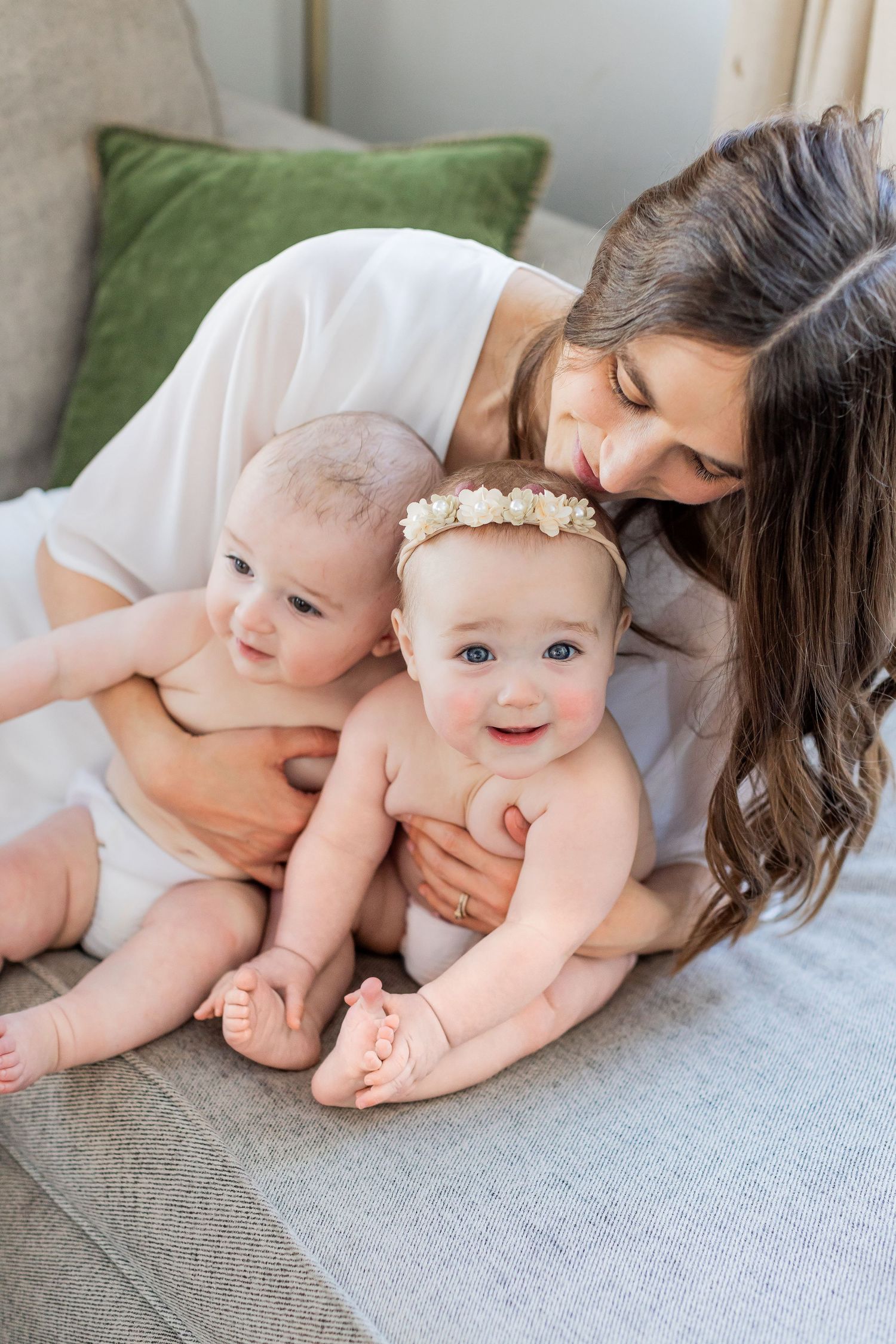 Sweet moment captured of a mother and twin babies in their home in Springfield, Missouri