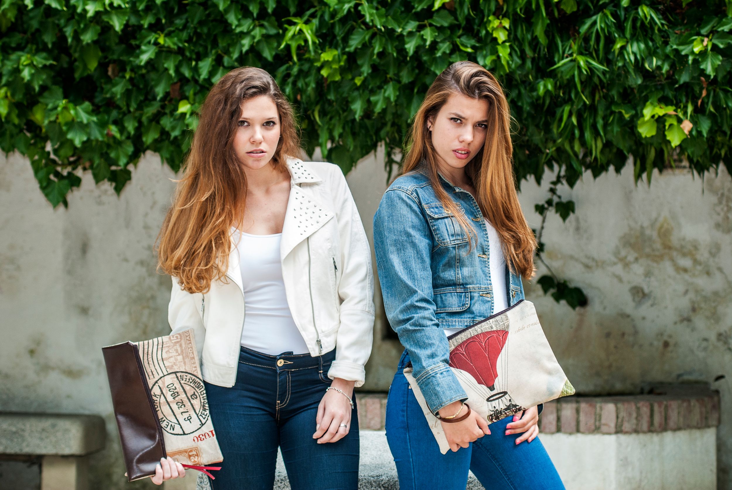 Fotografía publicitaria de bolsos de lujo con diseños elegantes, capturada en la Costa del Sol, Marbella, Nerja y Málaga por Robert Centurió