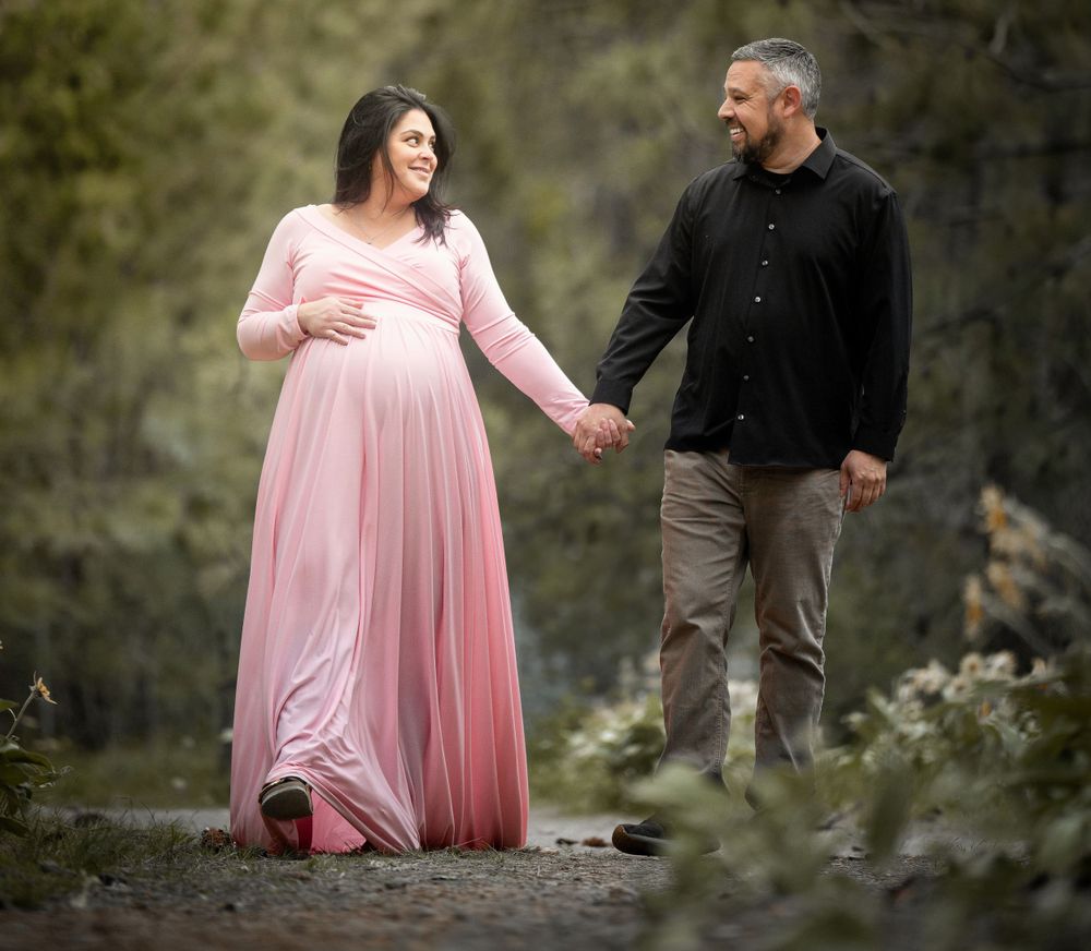 Maternity Photos taken of a couple in Spokane Washington by Jessica Rae Photography.