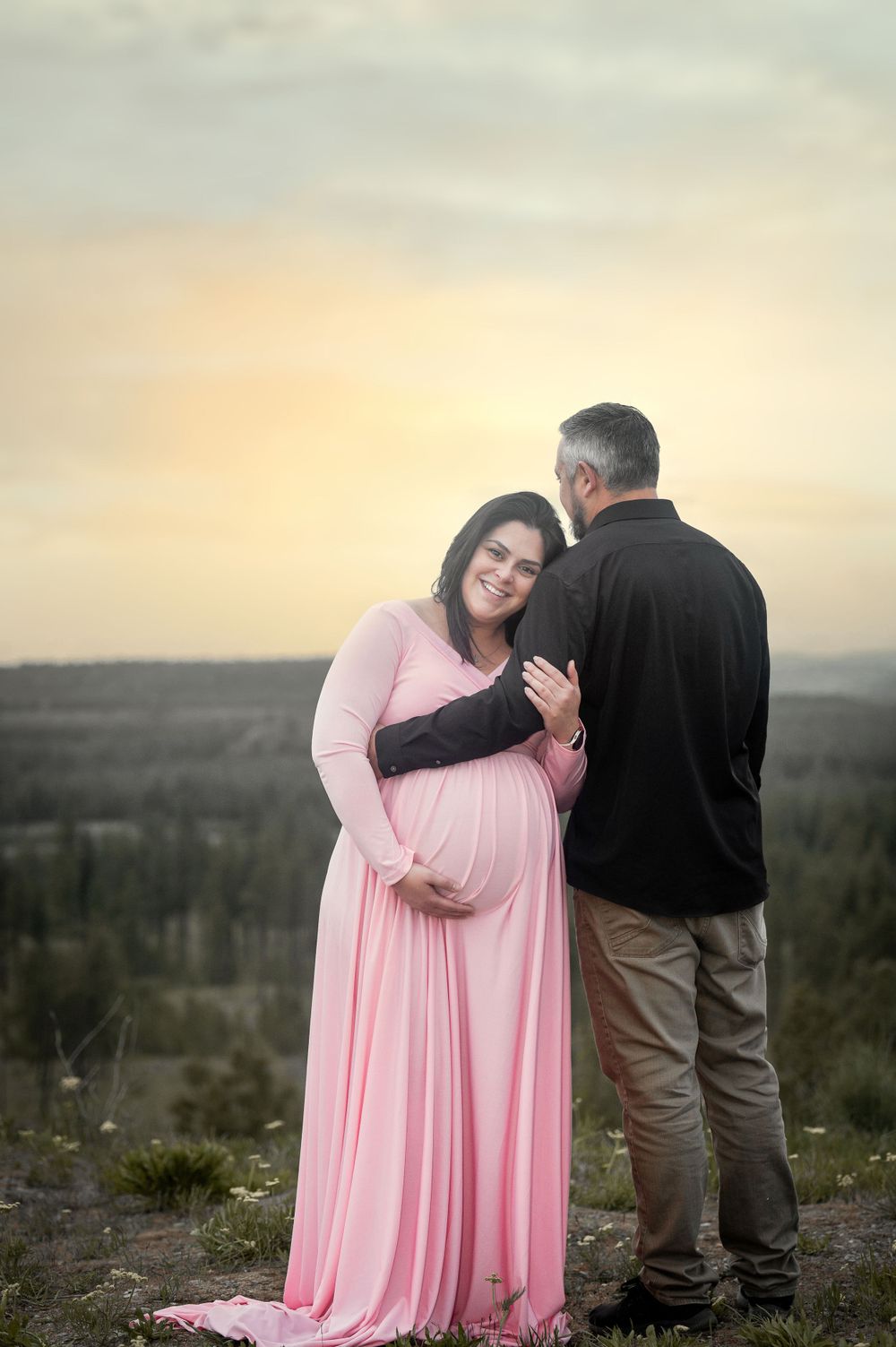 Maternity Photos taken of a couple in Spokane Washington by Jessica Rae Photography.
