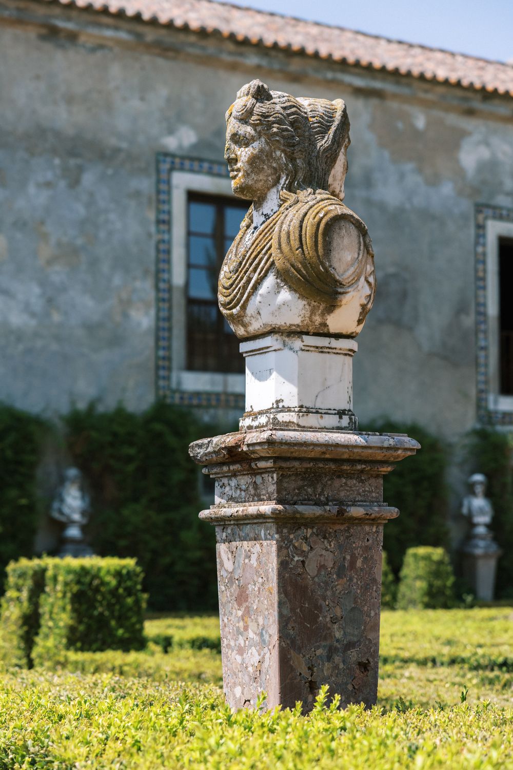 Historic architectural detail at Palácio da Bacalhôa wedding venue