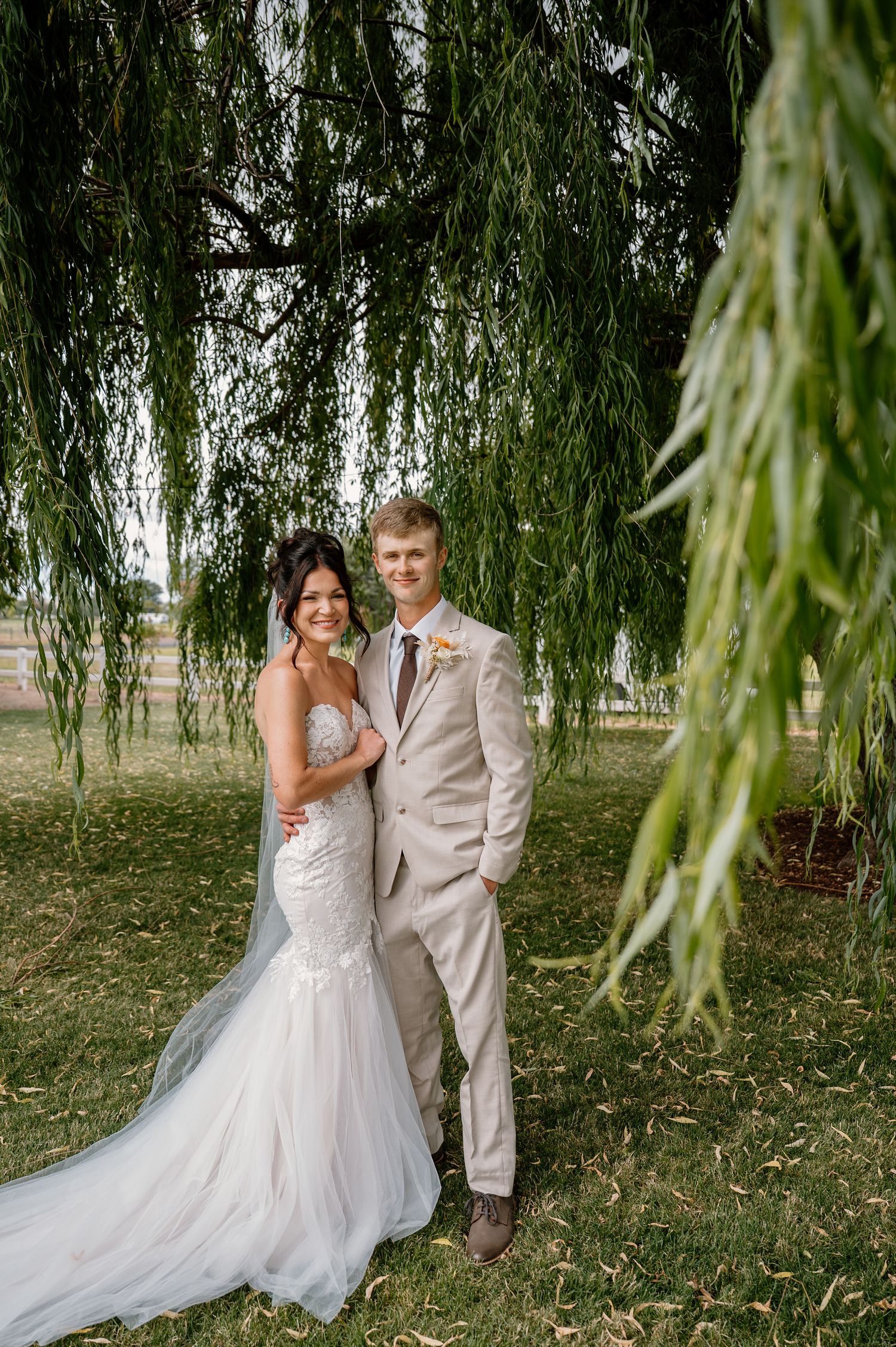 First look photos under a willow tree