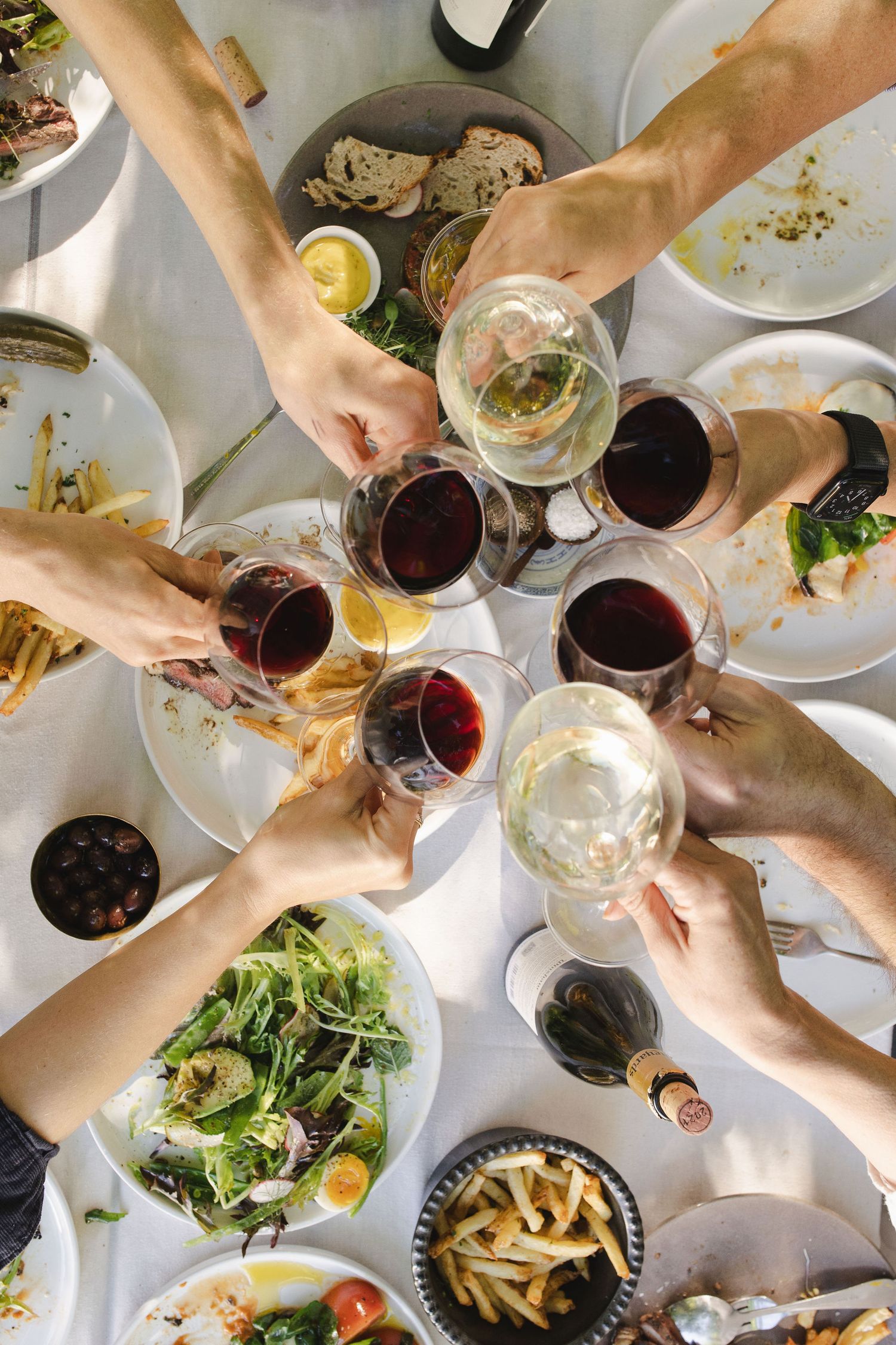 Elegant vineyard tablescape with wine glasses at Winshaw Vineyards