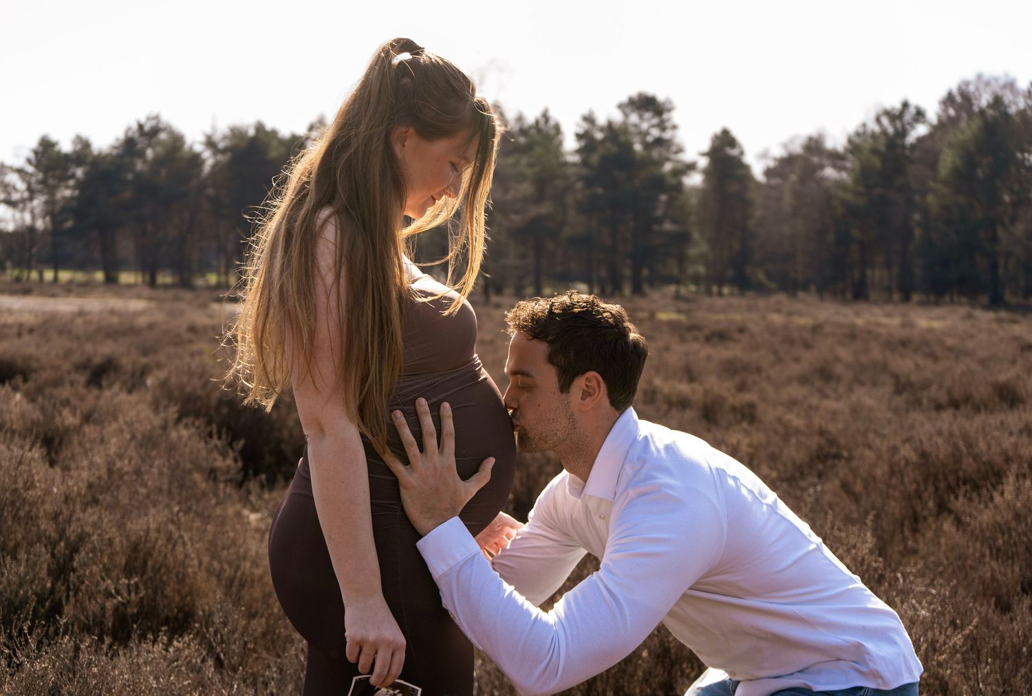 Zwangerschapsshoot in het bos
