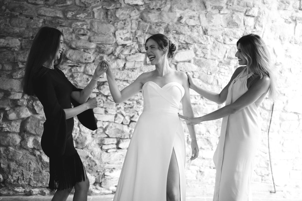 the bride gets dressed for the wedding at the locanda del cavaliere