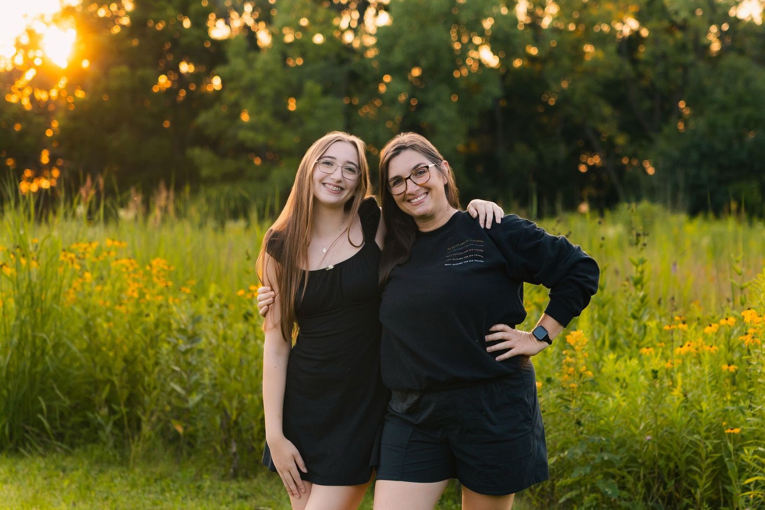mom and daughter high school senior pictures parent and child madison wisconsin advice for professional photos tips festge park cross plains