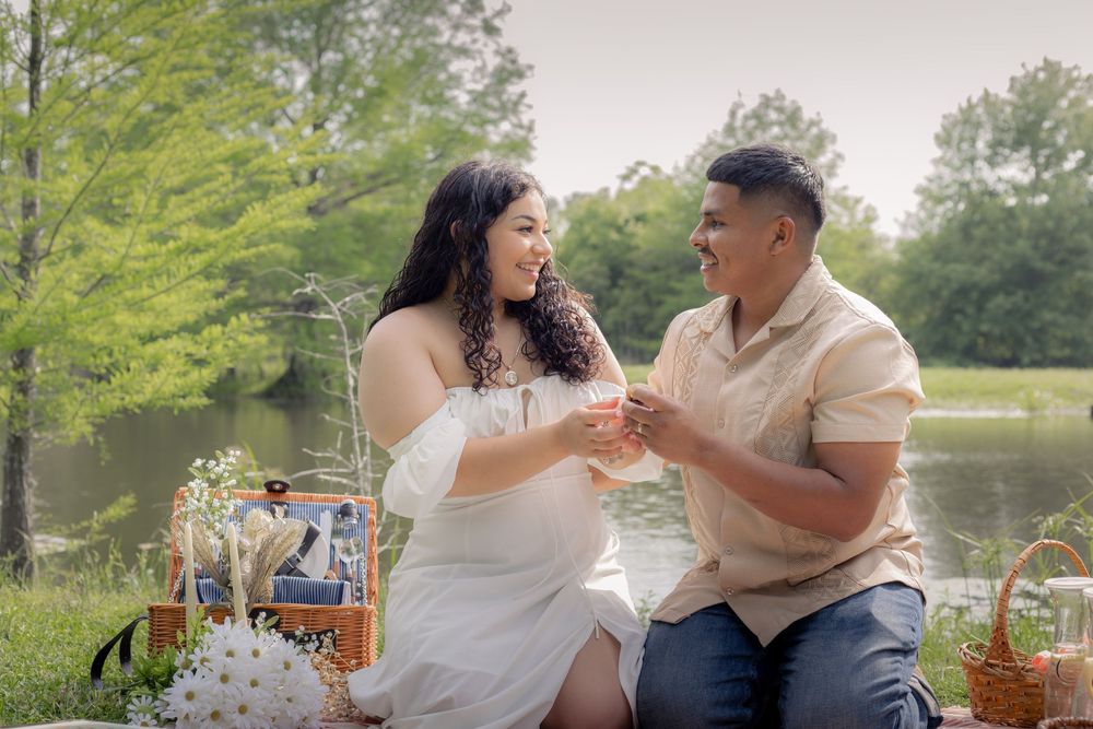 Outdoor couple session in a picnic setting, while couple shares a muffin.
