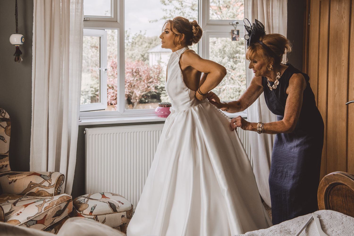 candid romantic atmospheric wedding photography by Rose and Rainbow Photography