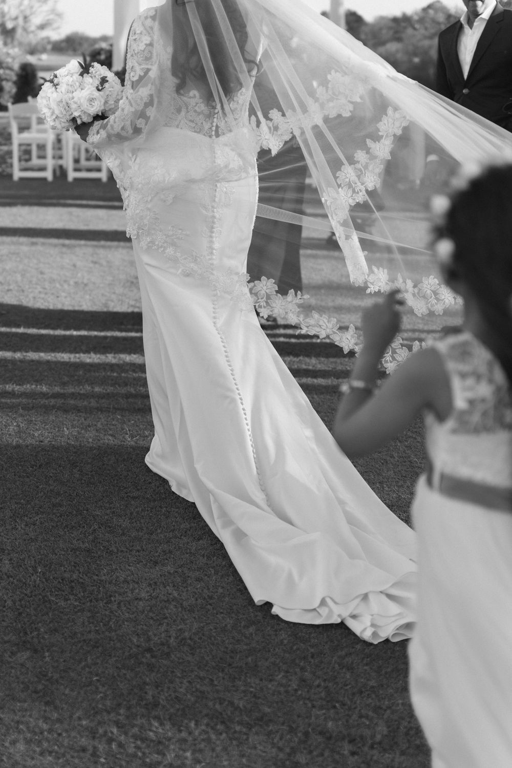 vintage long lace veil wedding photo shoot inspo