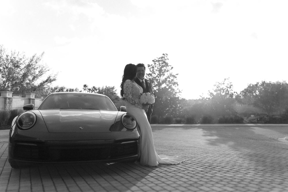 vintage car wedding photo shoot inspo