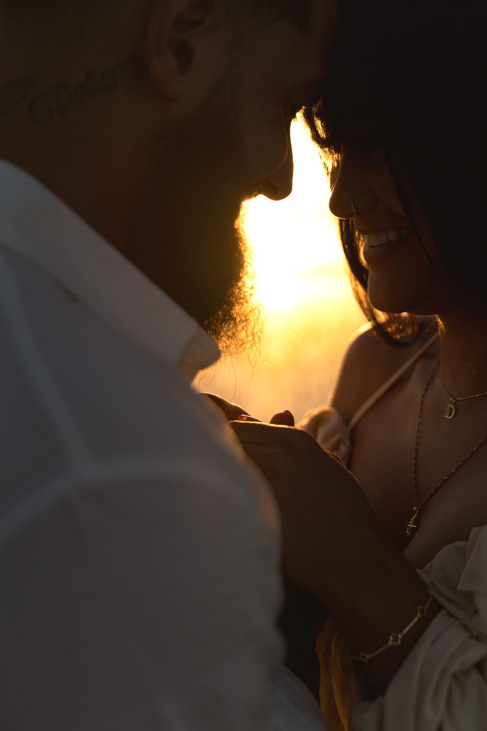 forehead kiss photo shoot pose