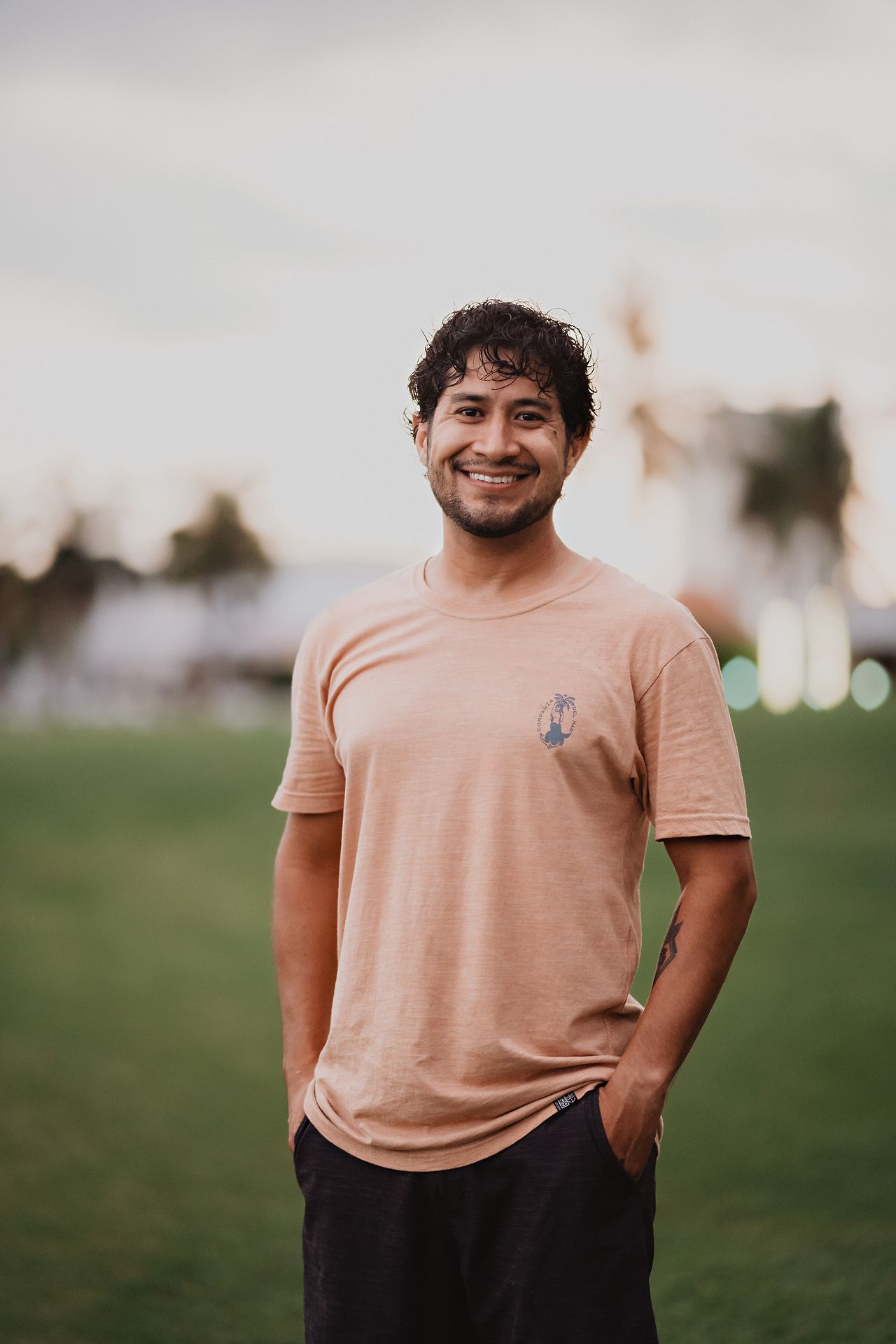 Carlos Galindo, fotógrafo de bodas en Mazatlán, capturando momentos auténticos y llenos de emoción.