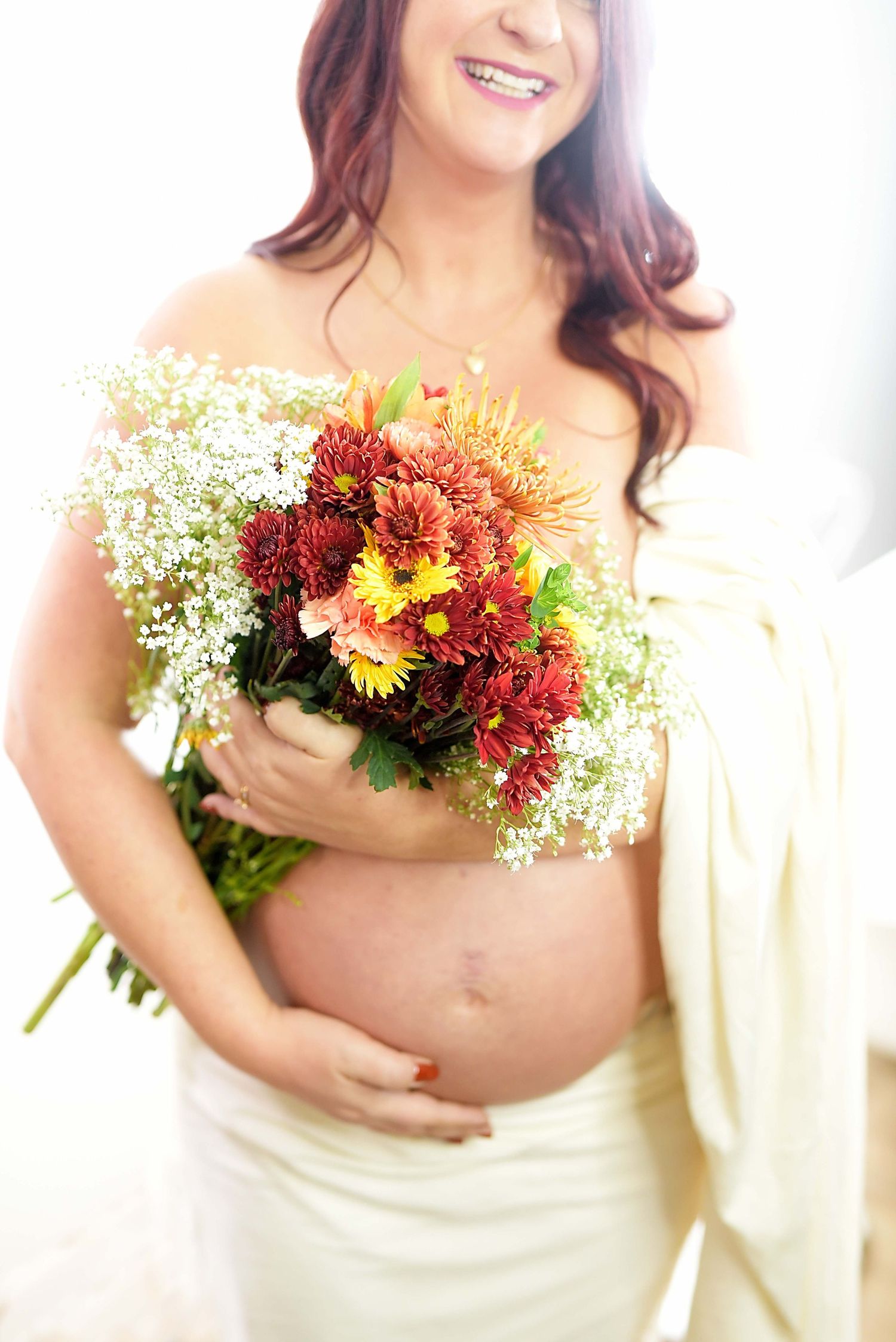 elyria maternity photographer capturing the best maternity portraits in ohio  floral maternity studio maternity