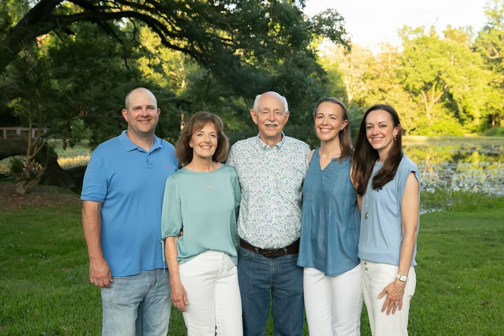 Extended family session taken at Cohn Arboretum in Central City, just outside of Baton Rouge.