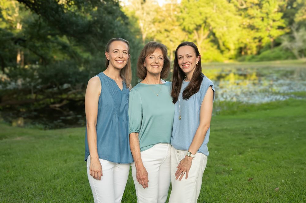 Extended family session taken at Cohn Arboretum in Central City, just outside of Baton Rouge.