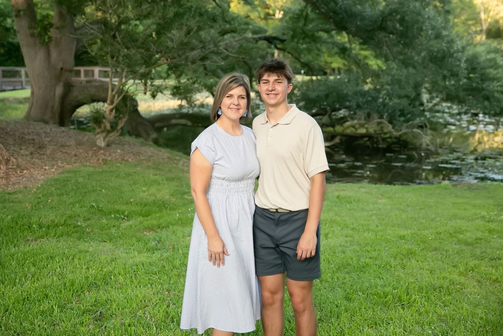 Extended family session taken at Cohn Arboretum in Central City, just outside of Baton Rouge.