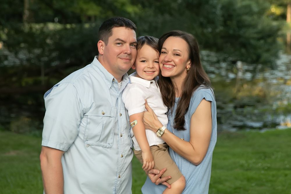 Extended family session taken at Cohn Arboretum in Central City, just outside of Baton Rouge.