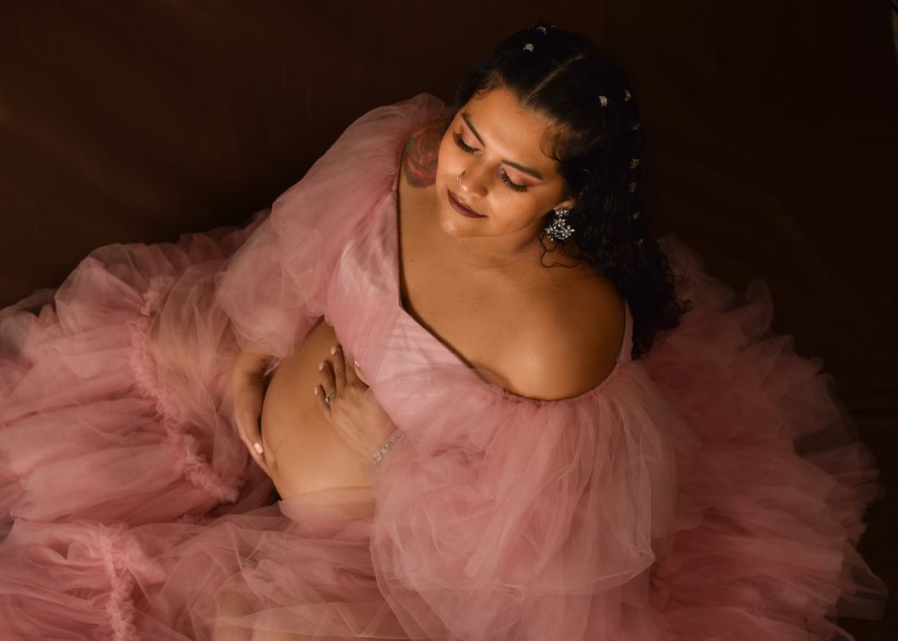 maternity, pink dress, mom, mother, brown, photography, photoshoot, professional, studio, portrait