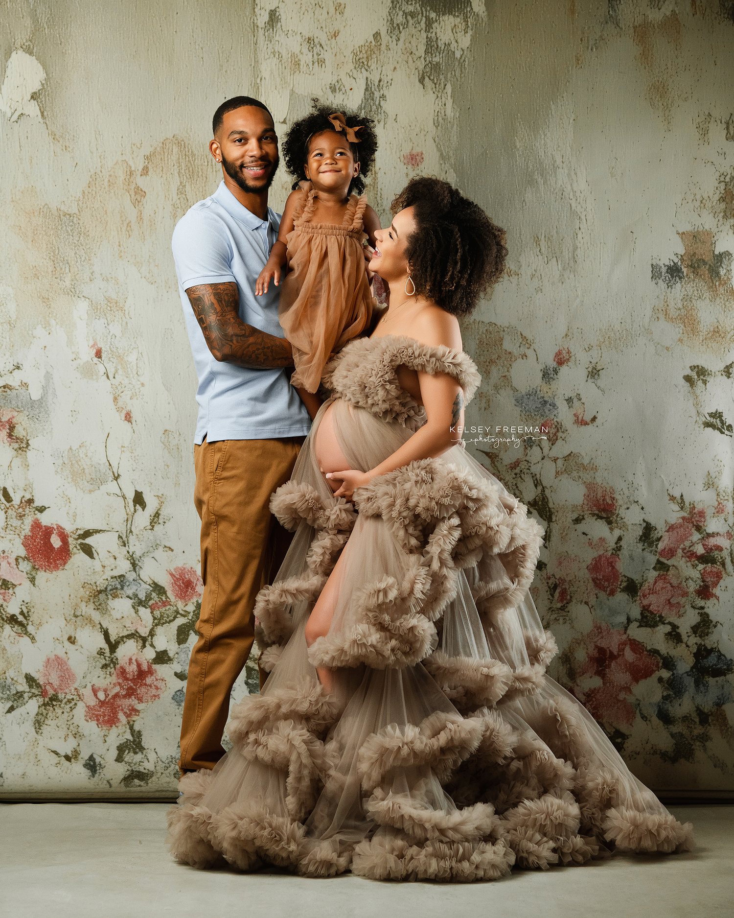 Newborn, maternity, & family photography studio located in between Atlanta, Georgia and Birmingham, Alabama with full service photo studio.